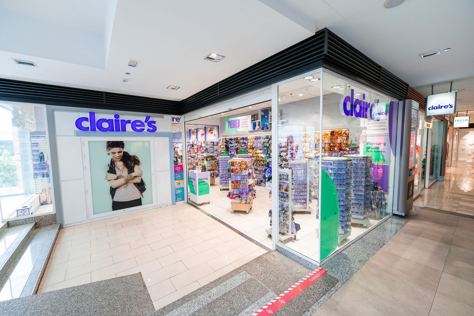 Claire's store front